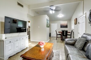 House (3 Bedrooms) | Interior - 4 Mi to LSU Campus! Inviting Home Near Trails (Baton Rouge)