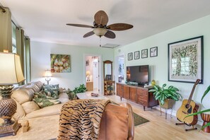 Front of property - Gateway to the Everglades! Tropical Jungle Cottage (Miami)