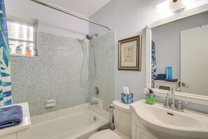 Interior - Gateway to the Everglades! Tropical Jungle Cottage (Miami)