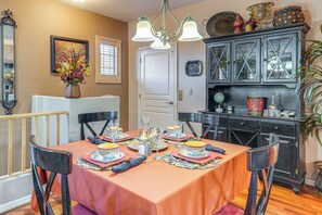Apartment (2 Bedrooms) | Interior - Stay, Work & Golf! Prescott Condo w/ WFH Setup (Prescott)