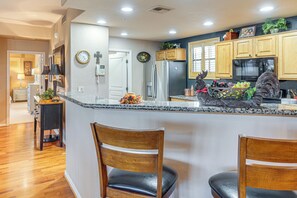 Apartment (2 Bedrooms) | Interior - Stay, Work & Golf! Prescott Condo w/ WFH Setup (Prescott)