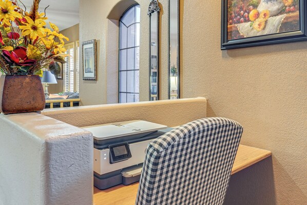 Apartment (2 Bedrooms) | Interior - Stay, Work & Golf! Prescott Condo w/ WFH Setup (Prescott)