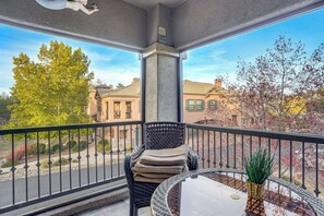 Apartment (2 Bedrooms) | Interior - Stay, Work & Golf! Prescott Condo w/ WFH Setup (Prescott)