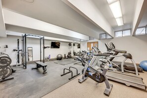 Interior - 2 Mi to CU Boulder: Mtn-view Condo w/ Pool Access (Boulder)