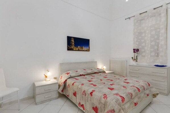 2 bedrooms, iron/ironing board