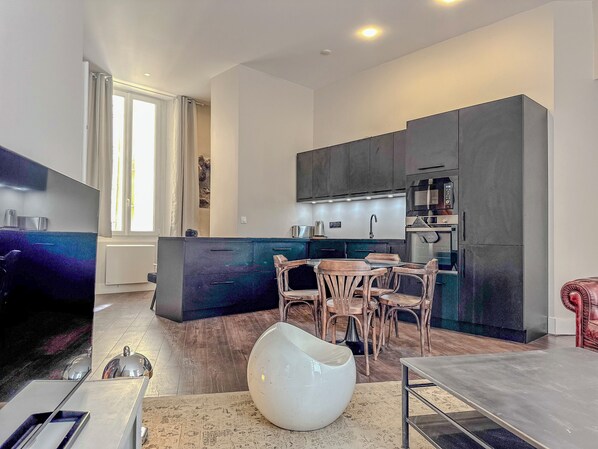 Fridge, microwave, oven, stovetop - #ID | Le Notre Dame 🎈 (Grenoble)