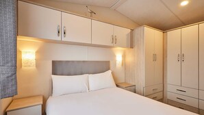 A bedroom with a bed, nightstands, and built-in wardrobes. - Host Stay Deer View Lodge (Pickering)