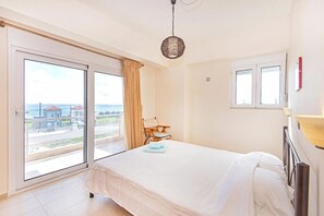 3 bedrooms, in-room safe, iron/ironing board, free WiFi