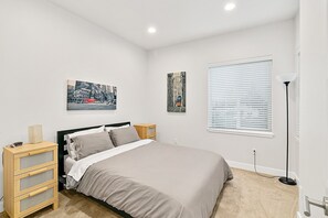 2 bedrooms, iron/ironing board, WiFi