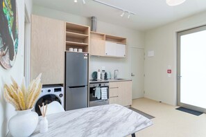 Frigorífic, microones, forn i placa de cuina 