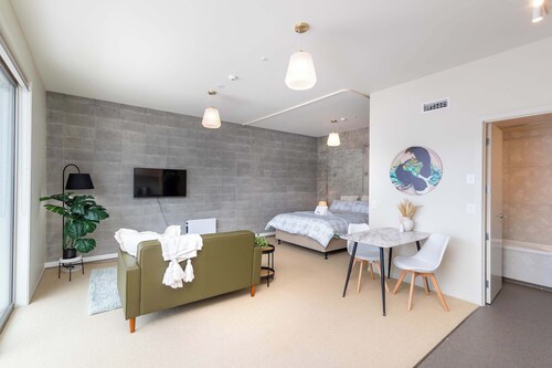 Petone City Studio with Outdoor Space