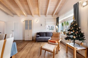 TV, DVD player, stereo - Rosenstein Holiday Apartment – Central Location with Mountain Views and Balcony (Heubach)