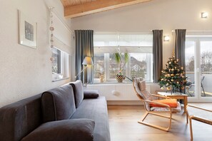 TV, DVD player, stereo - Rosenstein Holiday Apartment – Central Location with Mountain Views and Balcony (Heubach)