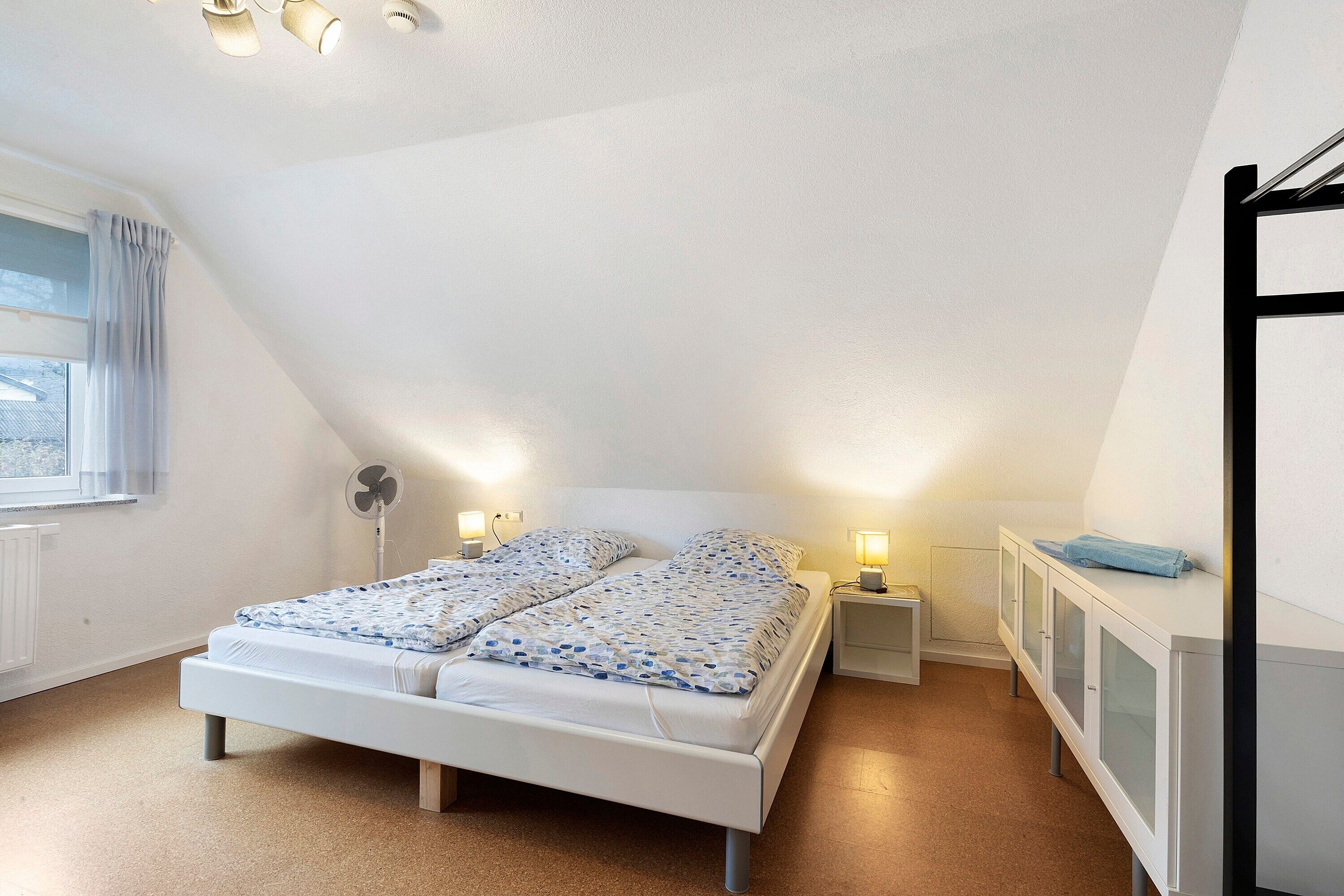 2 室のベッドルーム、デスク、アイロン / アイロン台、WiFi