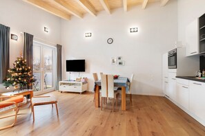 Dining - Rosenstein Holiday Apartment – Central Location with Mountain Views and Balcony (Heubach)