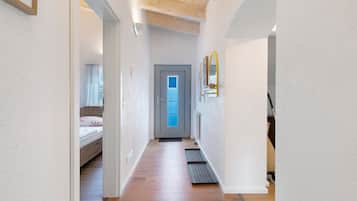 2 bedrooms, desk, iron/ironing board, WiFi