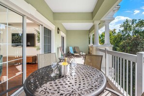 Outdoor dining - Reunion condo near Disney w/ pool & balcony (Kissimmee)