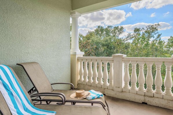 Property grounds - Pool, Golf Course & Reunion view! 6MI to Disney (Kissimmee)