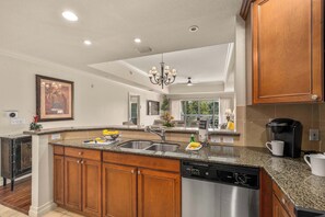 Fridge, microwave, oven, stovetop - Pool, Golf Course & Reunion view! 6MI to Disney (Kissimmee)