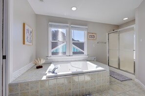 Shower, jetted bath, towels - New Listing, Spacious, King Beds, Linens Provided, Pool Table, KD1310 (Kill Devil Hills)