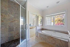 Dusche, Whirlpool, Handtücher
