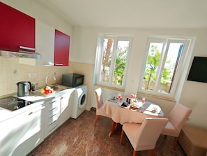 Classic Apartment, Patio, Garden View | Dapur peribadi