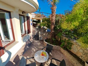 Classic-Apartment, Terrasse, Gartenblick | Terrasse/Patio