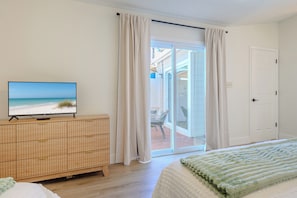 2 bedrooms, desk, iron/ironing board, WiFi - Luxury two bedroom condo with heated pools, near AMI (Bradenton)