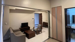 Living area - Studio Seaview at Mactan Newtown  (Lapu-Lapu)