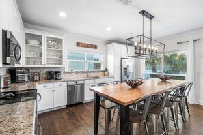 Coffee/tea maker, fridge, microwave, oven - Be Our Guest*PrivateHeatedPool*GolfCart*2min2beach (MIRAMAR BEACH)