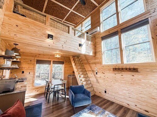 Luxury Glamping Loft at Kerr Lake — Private Pickleball Court and Pet-Friendly!