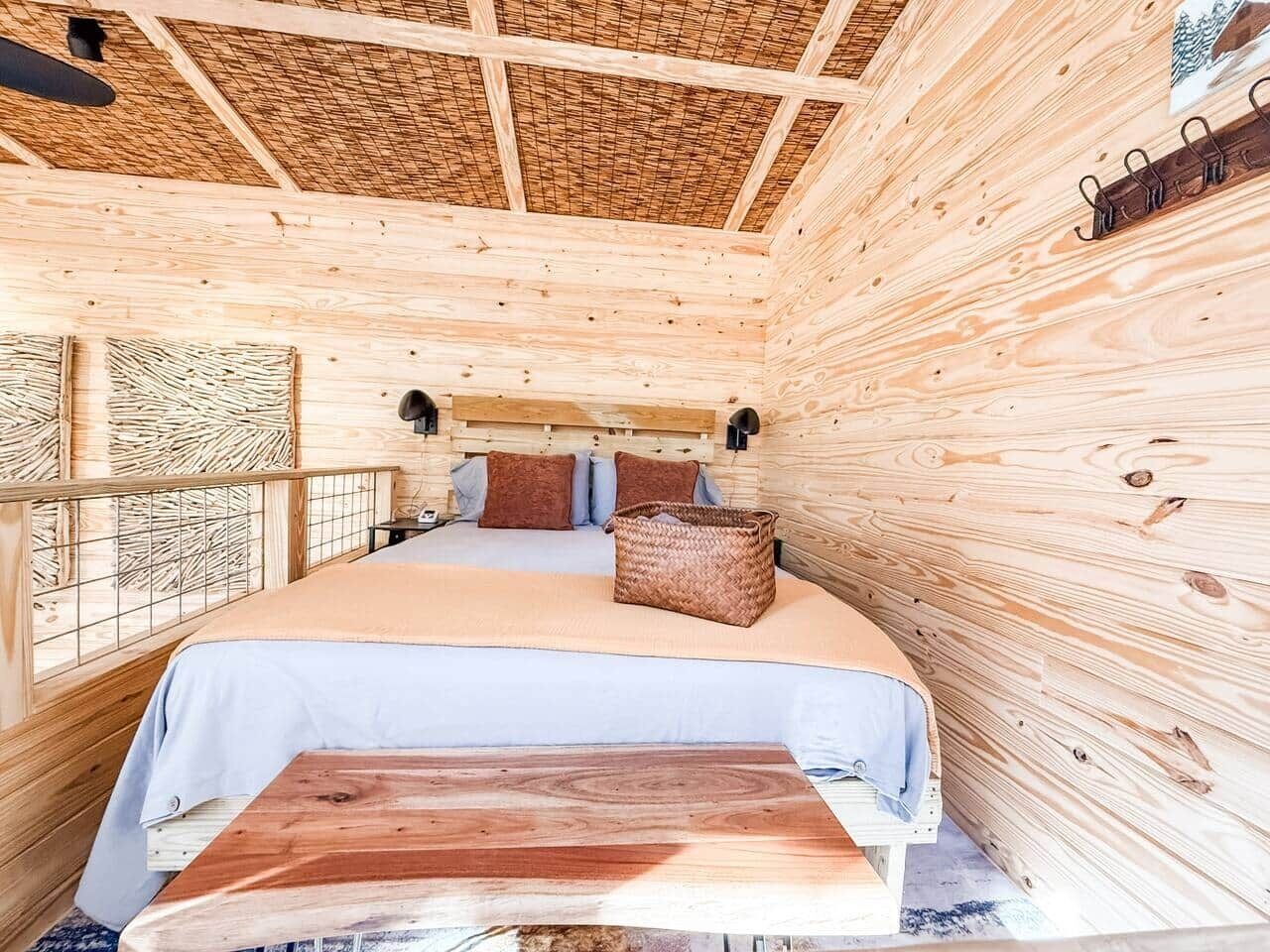 1 bedroom, bed sheets