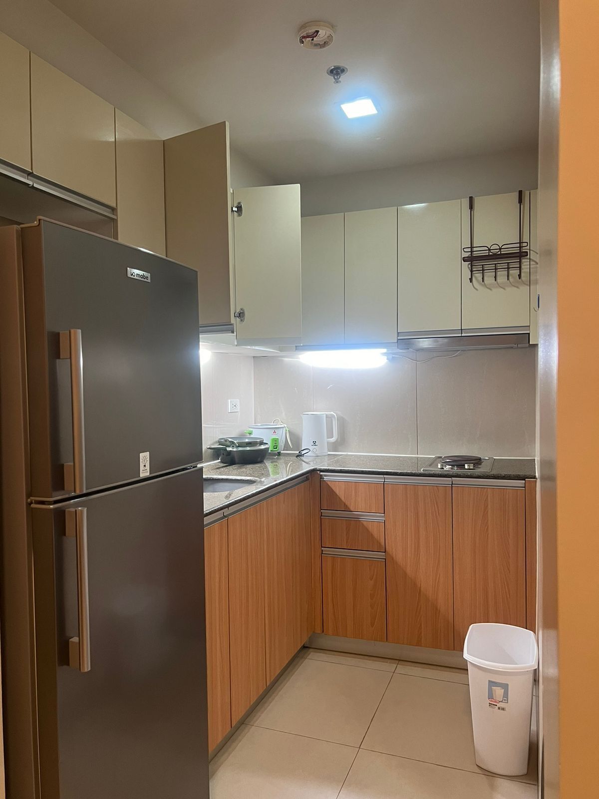 舒适公寓式客房, 阳台, 海滩景观 | 私人厨房 | 微波炉、厨具/餐具