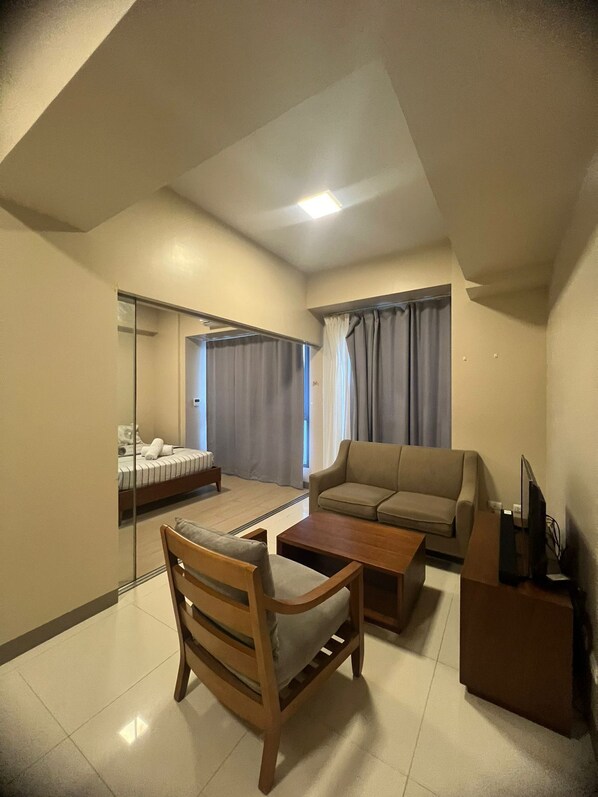 Condo conforto, sacada, vista para a praia | Área de estar