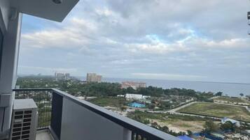 Comfort Condo, Balcony, Beach View | Terrace/patio