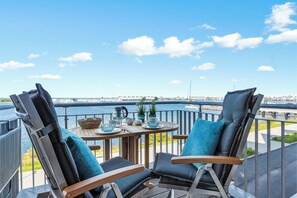 Outdoor dining - Undine - Balcony with water views, washing machine, private parking space (Olpenitz)