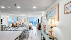 Dining - 12th-Floor Gulf Views w/ Private Beach + Free tickets: Dolphin Cruise & More! (Santa Rosa Beach)