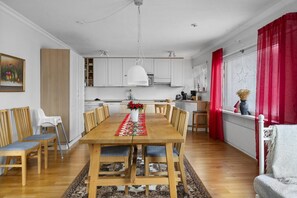 Dining - Spacious 3BR with Sauna in City Center (Rovaniemi)