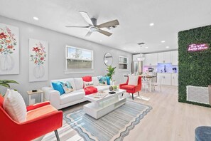 TV, video games, offices - Pool & Beach Trail | Mini Golf, Bikes, Family (Belleair)