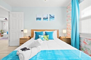 2 bedrooms, desk, iron/ironing board, free WiFi - Fun Flamingo Pool House (Largo)