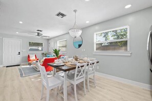Dining - Fun Flamingo Pool House (Largo)