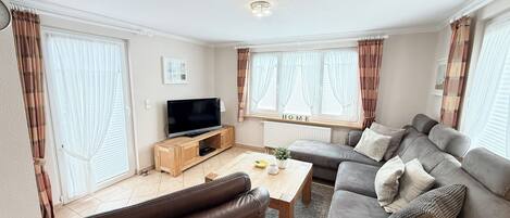 TV, fireplace, stereo