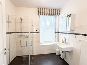 Shower, hair dryer - Little hideaway - your accommodation in a central location on Sylt (Sylt)