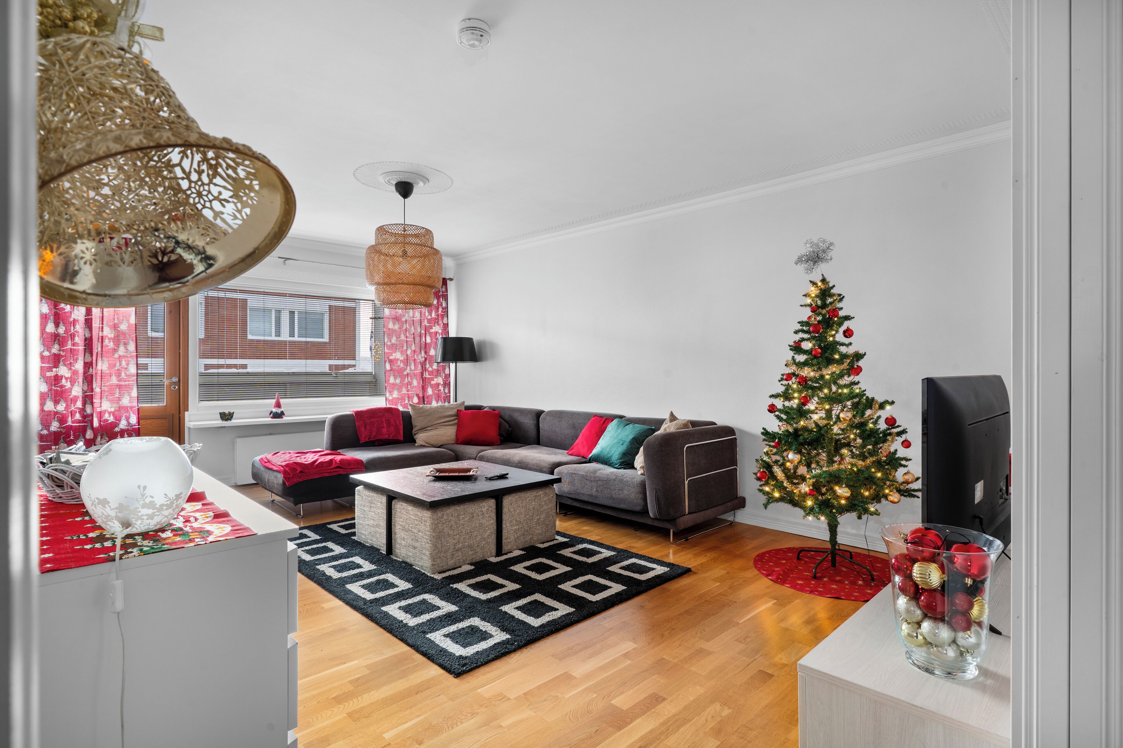 Superior appartement, 3 slaapkamers, balkon, uitzicht op de stad | Woonruimte | Televisie