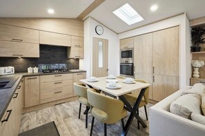 House - Host Stay Hideaway Retreat (York)