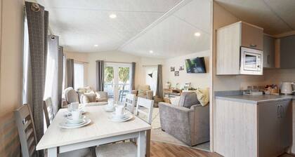 Host Stay Pine Lodge