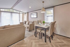 House - Host Stay Royal Pines Lodge (York)