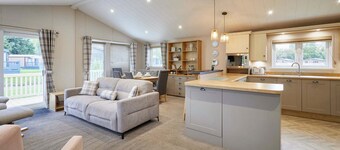 Host Stay Kinship Lodge