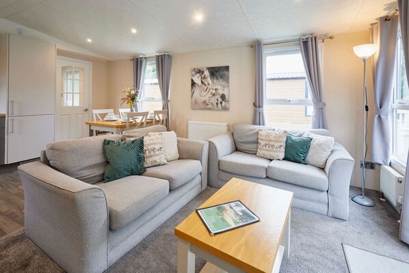 House | 2 bedrooms, Internet - Host Stay Lucas Lodge (York)