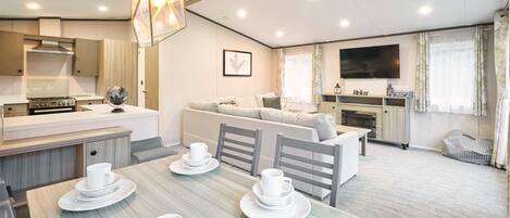 House | 2 bedrooms, desk, Internet